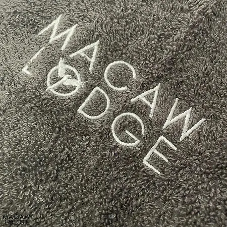 Chalet Macaw